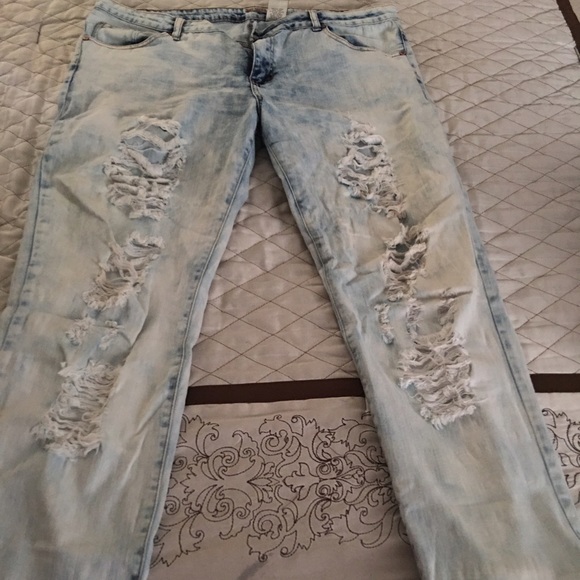 Distressed/Ripped jeans