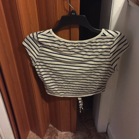 Crop top - Picture 2 of 3