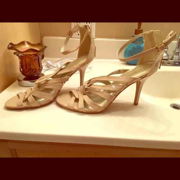 *******SOLD*******Taupe heels