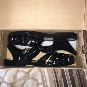 Black jelly sandals