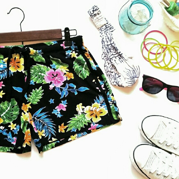 Island Design  Pants - Island Design Maui shorts. Tropical. L 100% cotton