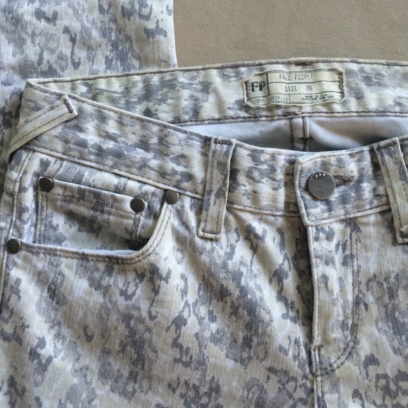 DONATED Free People jeans - Picture 2 of 7