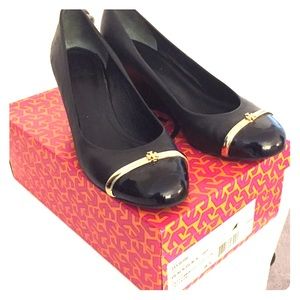 Tory Burch Pacey 65mm wedge size 8.5.