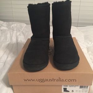 Classic short black Ugg boots