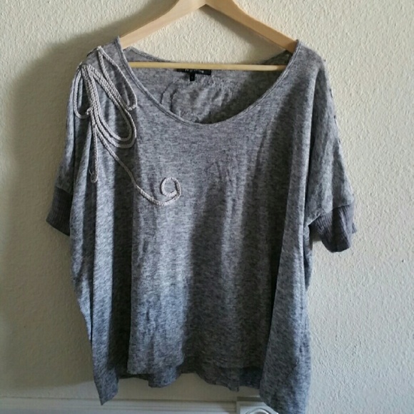 Grey boho sweater 🎉$4 if bundled🎉