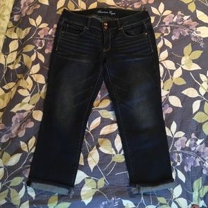 Artist dark wash Denim Capris.