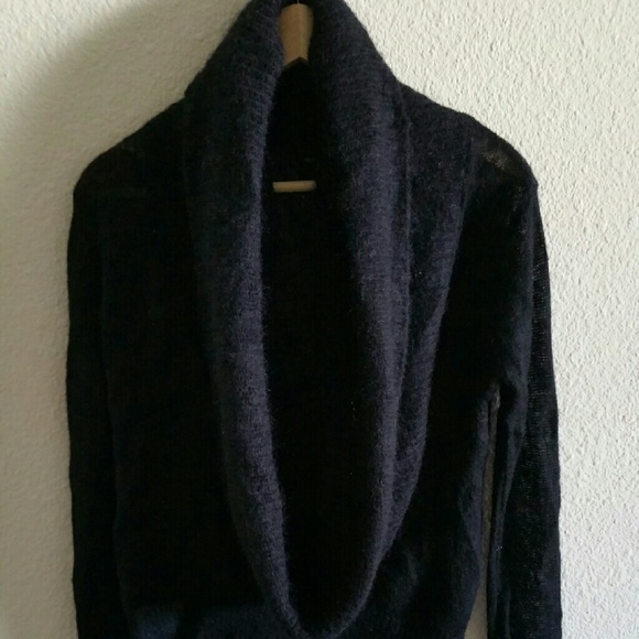 Soft sweater 🎉$ 5 if bundled🎉