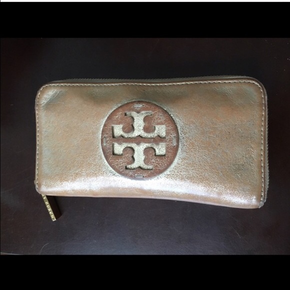 Tory burch wallet