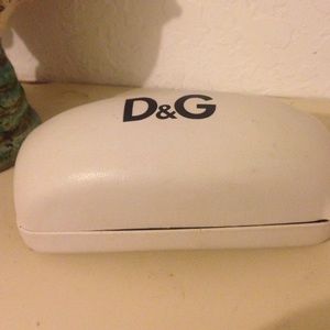 D&G glass case