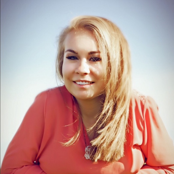 Meet your Posher, Alexis