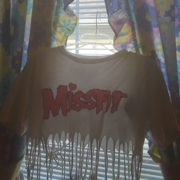 Nikki Lipstick "Missfit" Fringe Crop Top 💕