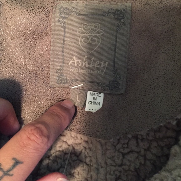 Vest - Picture 2 of 3