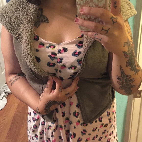 Vest - Picture 3 of 3