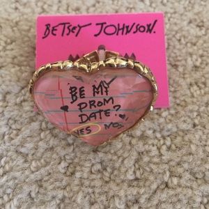 BETSEY JOHNSON RING