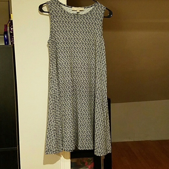 Black and white sleeveless swing dress