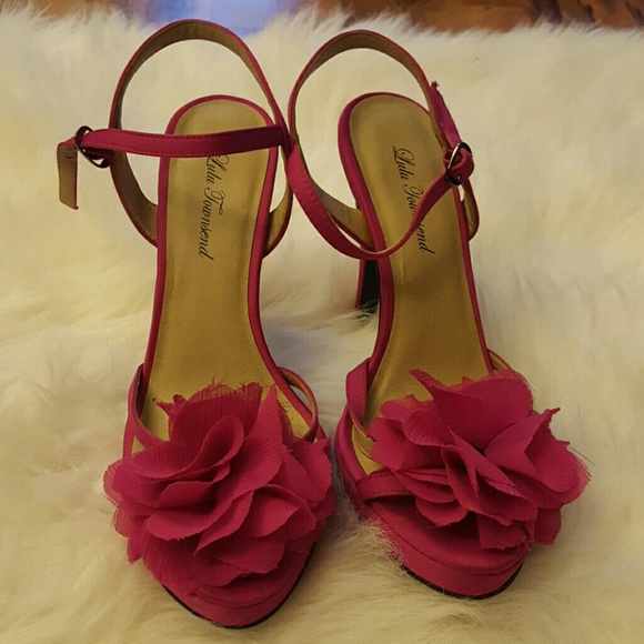 Accepting 1st Offer! Carrie Bradshaw Pink Pumps