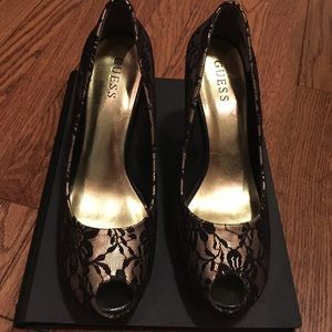 Guess black & gold lace fabric heels