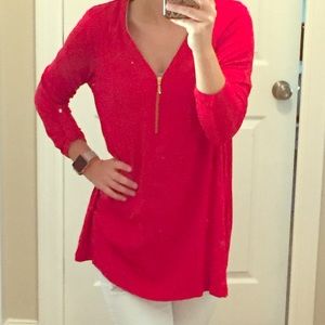 Quarter sleeve red top, gold zipp V neck, Sz M.
