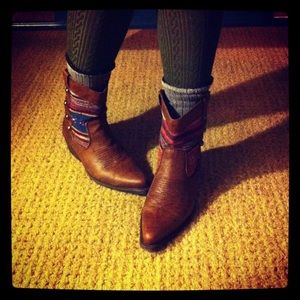 Madden Girl Slaterr cowboy boots