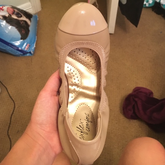 Tan show shoes