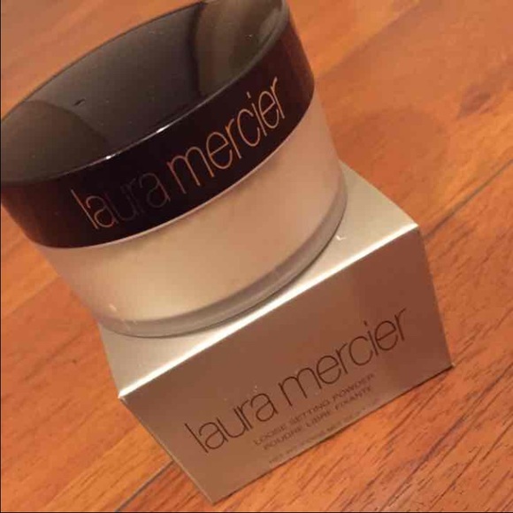 Laura Mercier powder