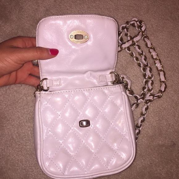 White purse with gold chain - Picture 3 of 3