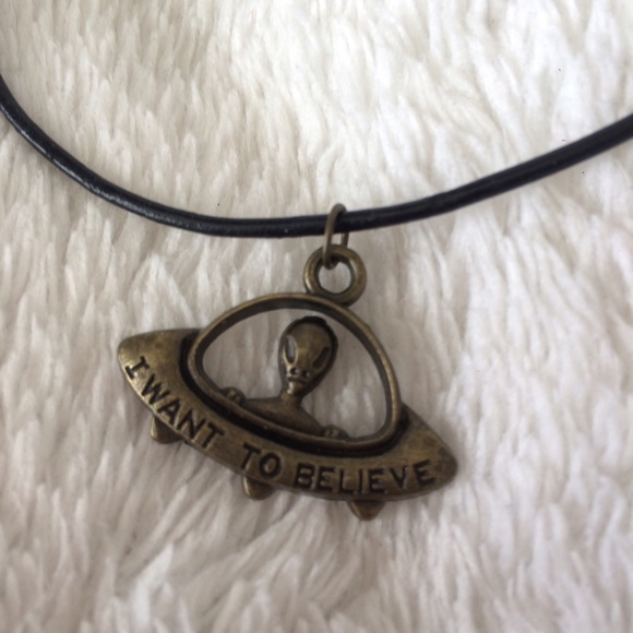 Alien necklace - Picture 2 of 3