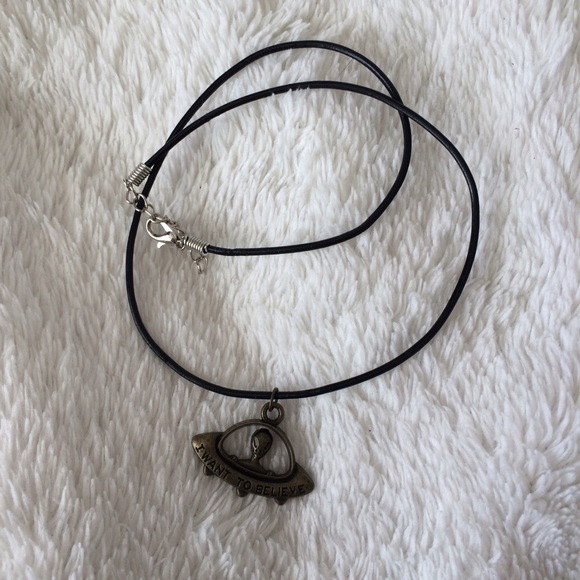 Alien necklace - Picture 3 of 3