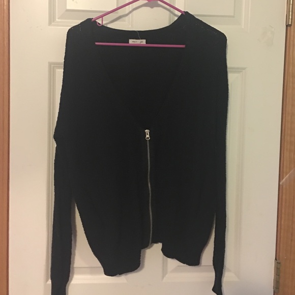 Black zip up cardigan!