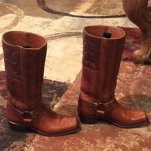 Frye Boots, Americana