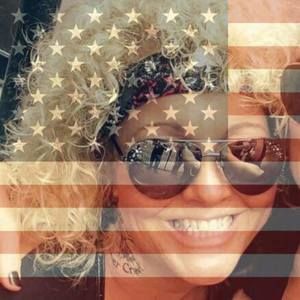 Meet your Posher, Lorie