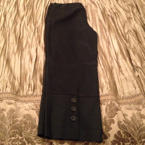 Slight shiny stretch Capri, black, limited