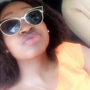 Meet your Posher, Victoria