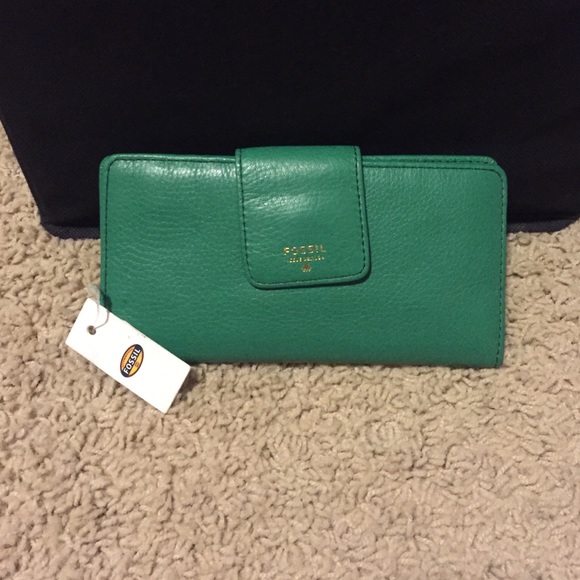 Green fossil wallet brand new!!