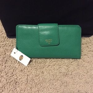 Green fossil wallet brand new!!