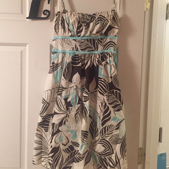 Hawaiian flowered dress. - Picture 3 of 4