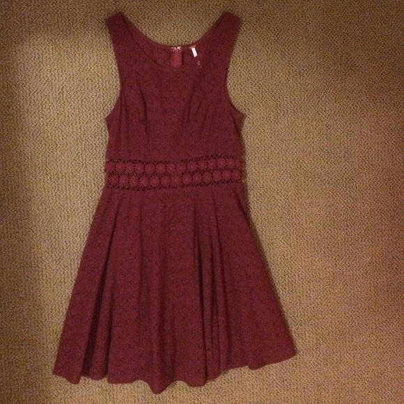 Sun dress- VERY FLATTERING - Picture 1 of 1