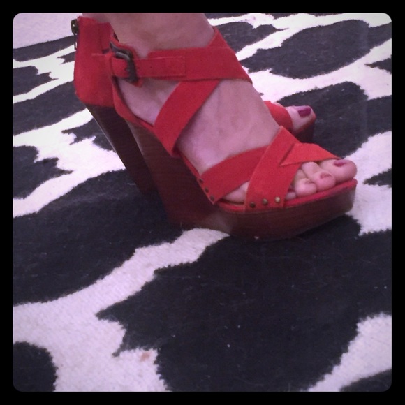 Red Dolce Vita wedges