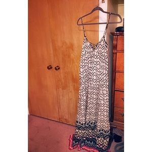 Billabong adorable maxi dress. Size medium.