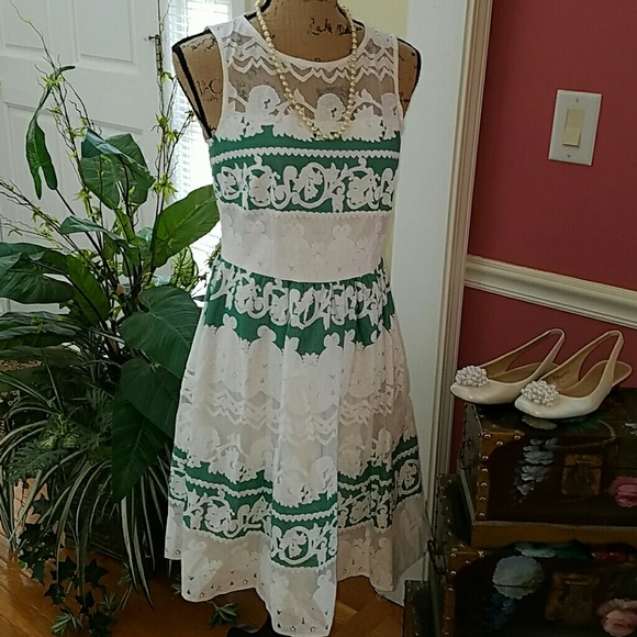 Gabby Skye Dresses & Skirts - ⤵GABBY SKYE WEDDING INVITE DRESS LACE SCROLLS