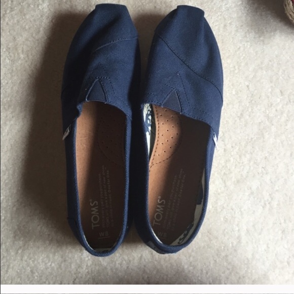 Navy blue toms