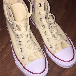 Cream converse