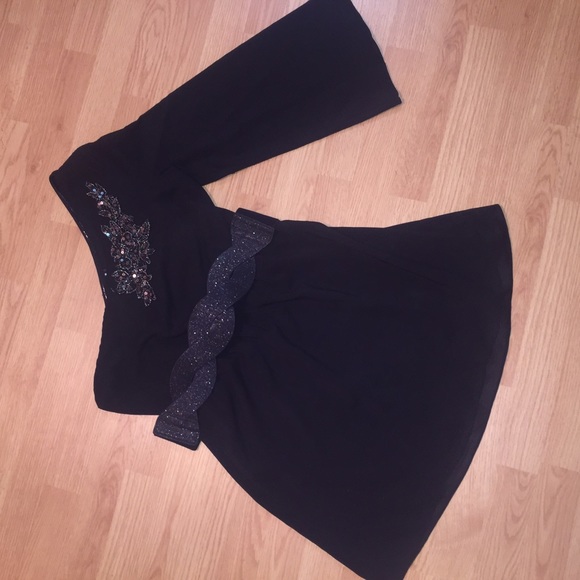 Black one shoulder dress. - Picture 2 of 4