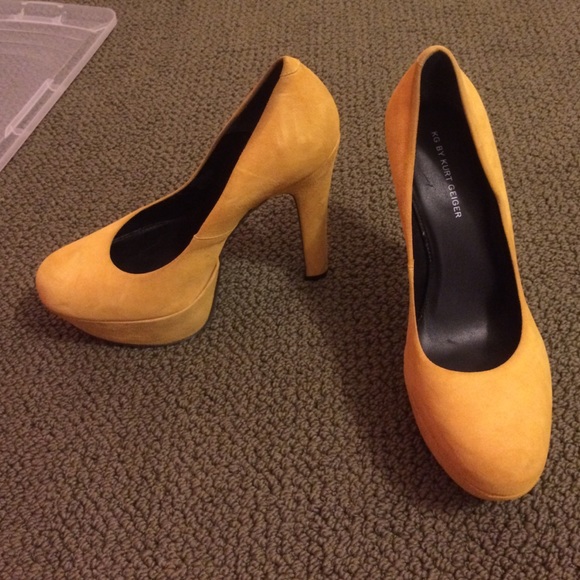 Kurt Geiger yellow suede pumps - Picture 1 of 1