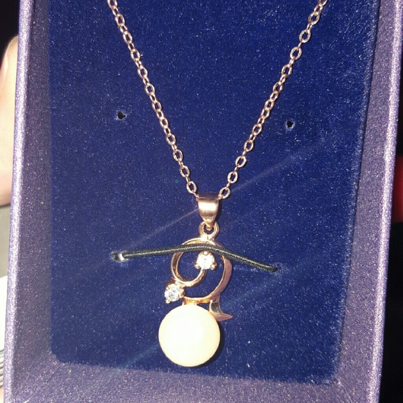 PO White Pearl Cubic Zirconia Edna Necklace - Picture 6 of 15