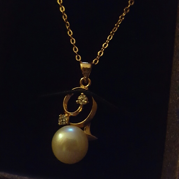 PO White Pearl Cubic Zirconia Edna Necklace - Picture 7 of 15