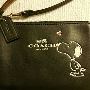 NWT Coach snoopy wristlet PEANUTS COLLECTION