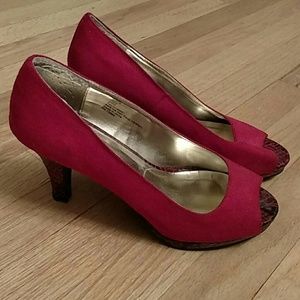 Red 10W Avenue Bryn 3.5 inch peeptoe pumps
