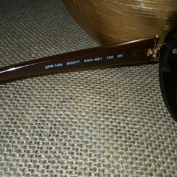 Prada - Picture 3 of 4