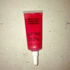 Lip tar